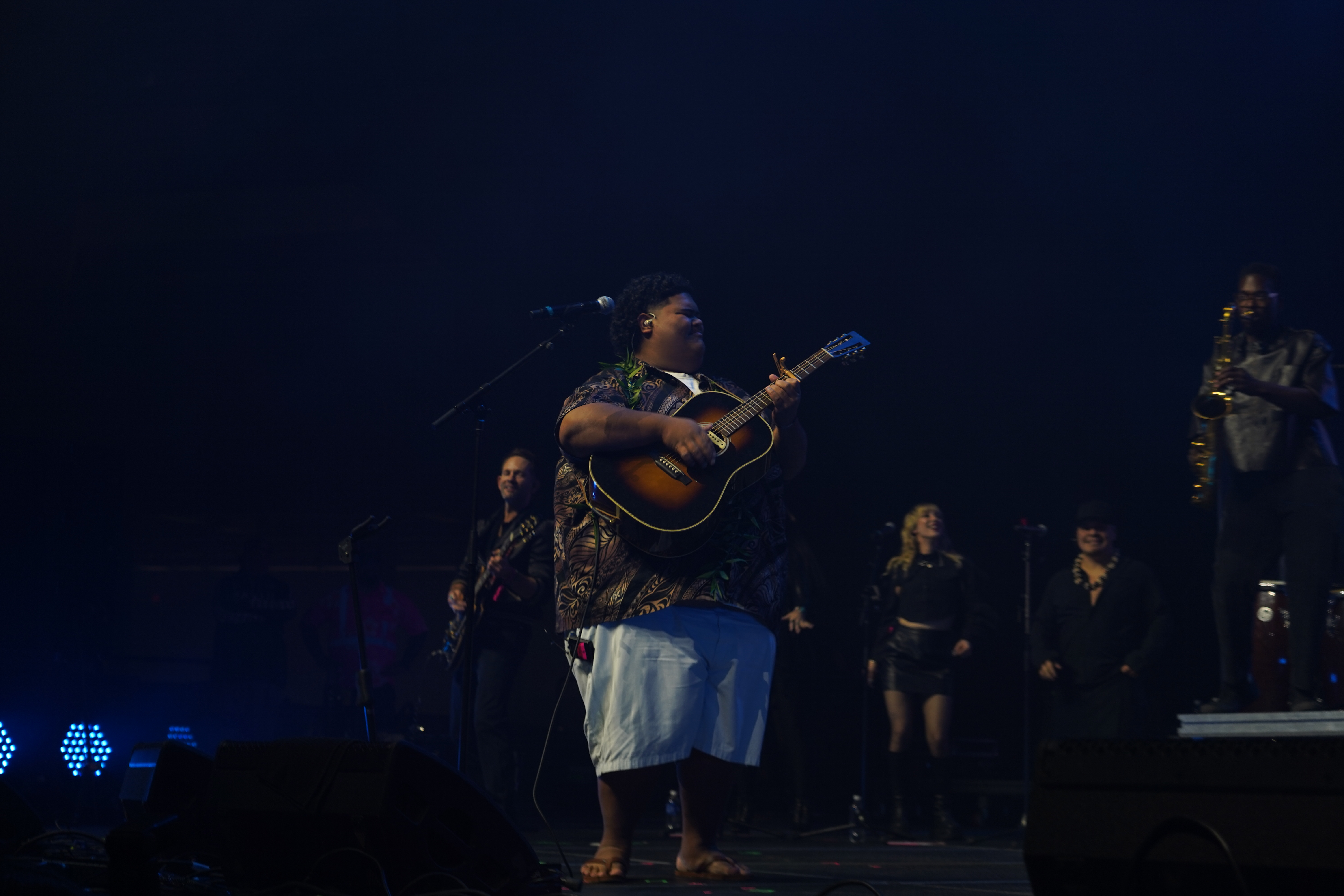 Iam Tongi — Holo Holo 2024